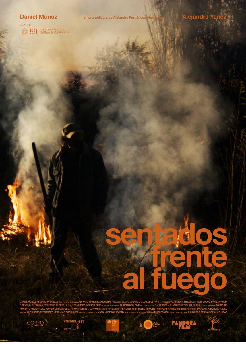 Sentados frente al fuego