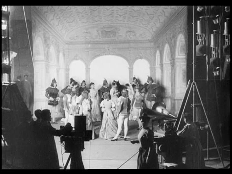 Alice Guy tourne une phonoscène sur la théâtre de pose des Buttes-Chaumont (C)